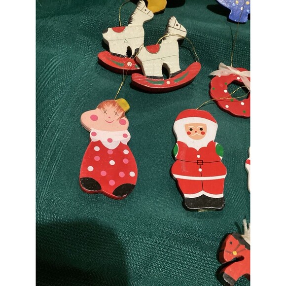 Vintage Christmas 20 Flat Wooden Hand Painted Ornament Lot Santa Snowmen Bears - Picture 13 of 16